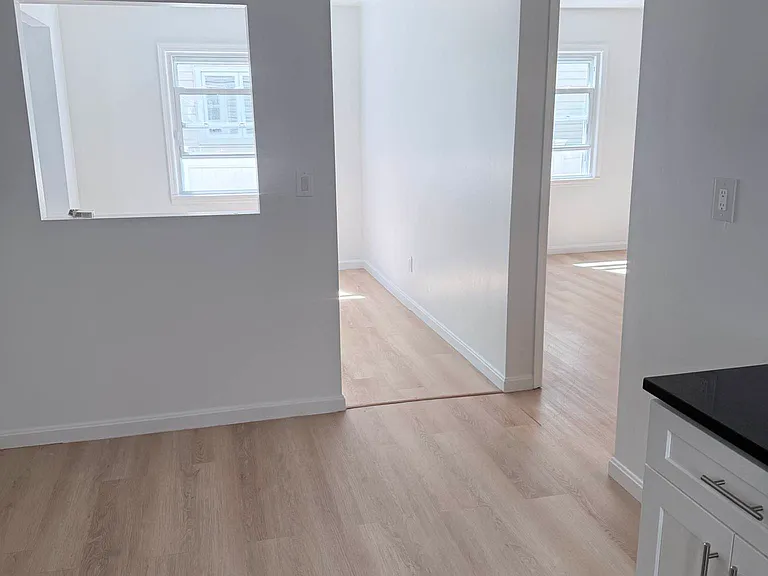 15 Thomas Pl #1 — Photo 6