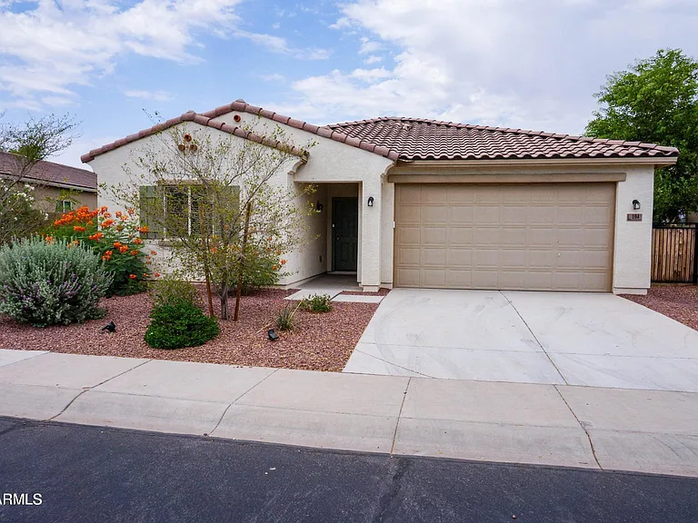 104 E Moonlight Trl — Photo 1