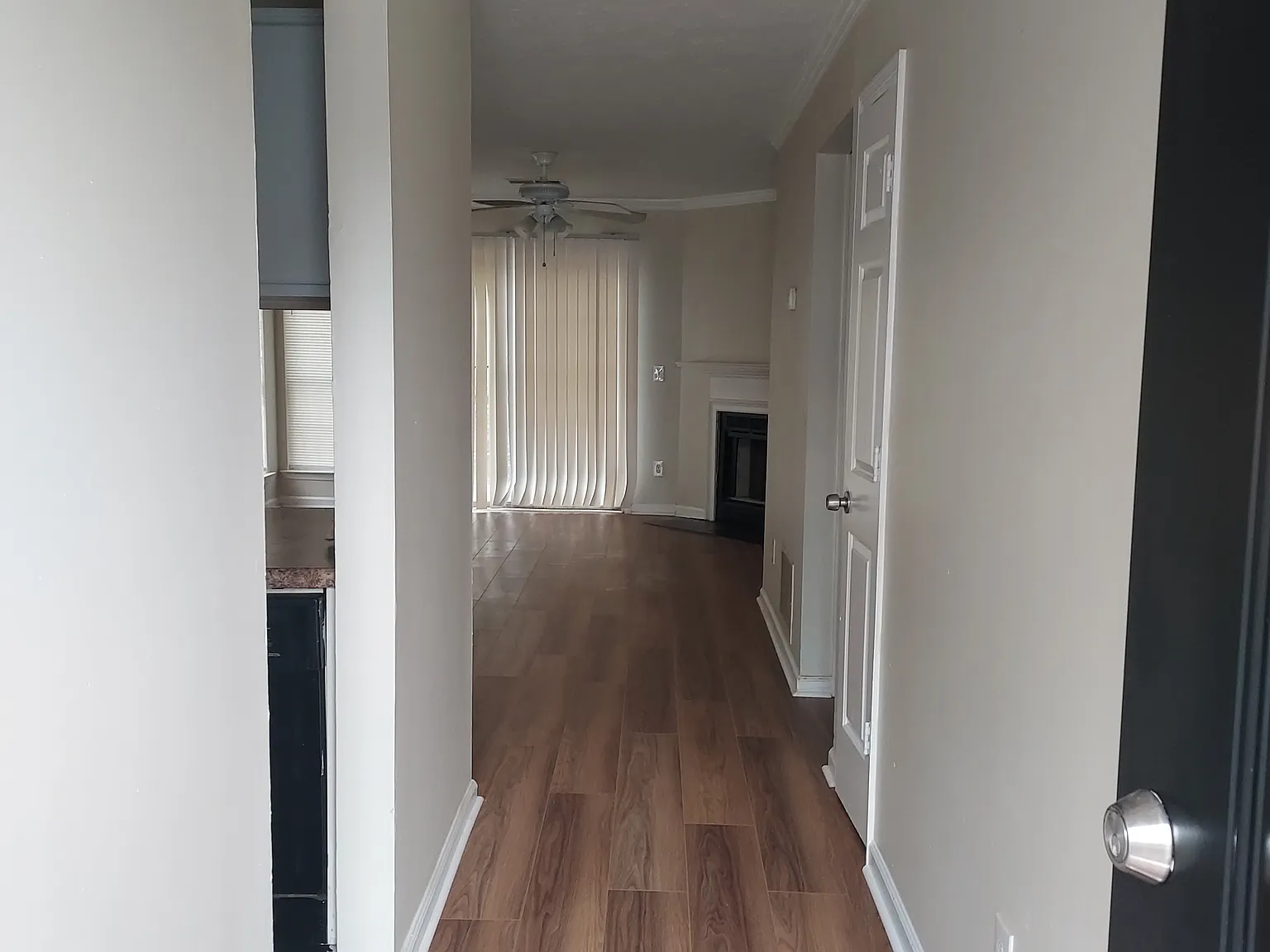 3 bed, 1400 sqft, $1,800 — Photo 2