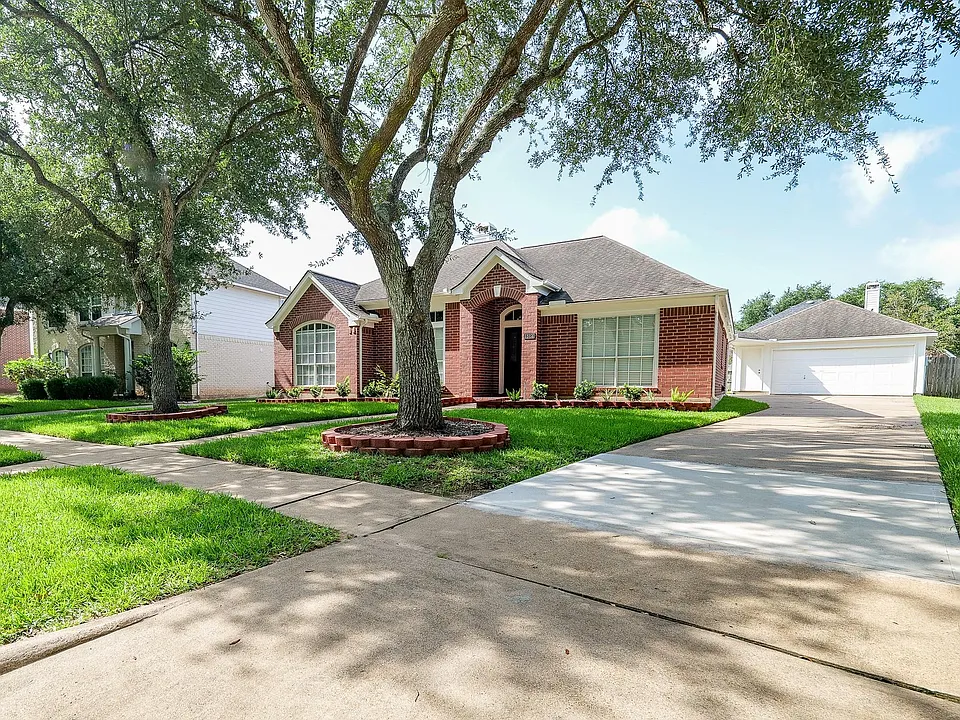1823 Brightlake Way
