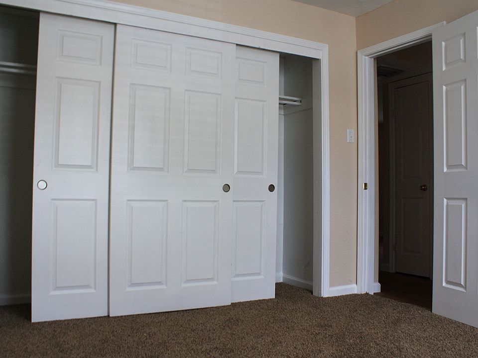 1st image of 900 Valencia Dr SE APT 31