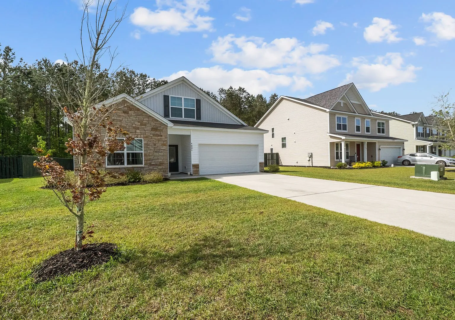 Beautiful 4-Bedroom Home in The Commons Featuring a Convenient Floor Plan — Photo 2