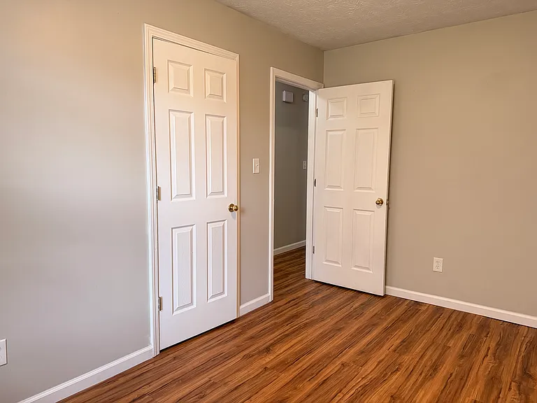 276 Pleasant Pointe Dr — Photo 11