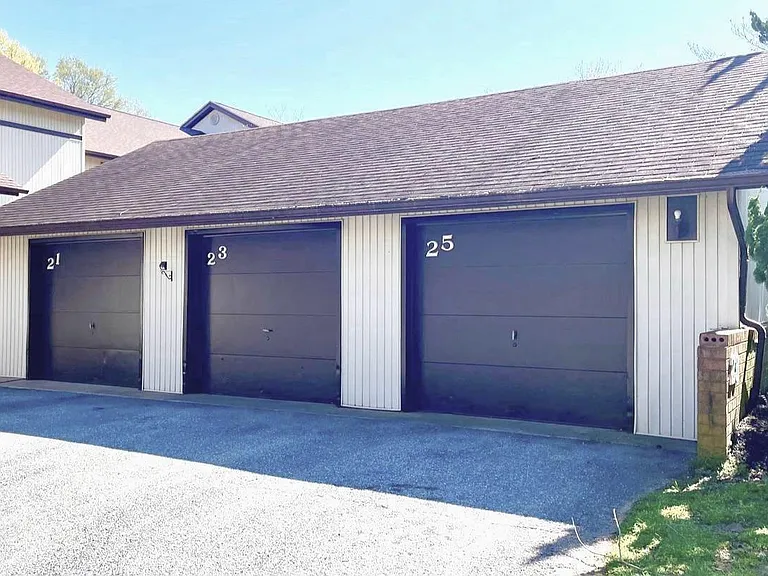 25 Village Dr — Photo 36