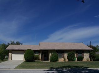 111 Bunker Hill Dr, Comanche, TX 76442