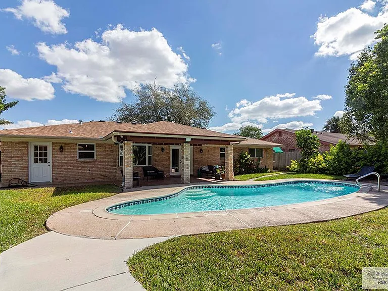 328 Creekbend Dr — Photo 22