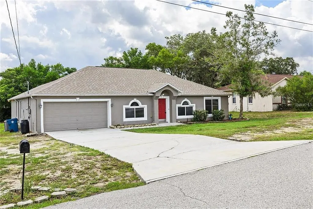 4 bed, 2.0 bath, 2238 sqft, $2,195 — Photo 2