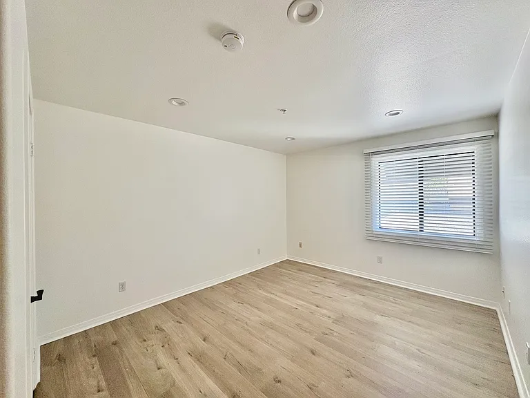 17735 Kinzie St #304 — Photo 11