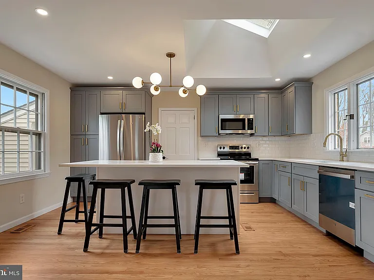 719 Halstead Rd — Photo 4