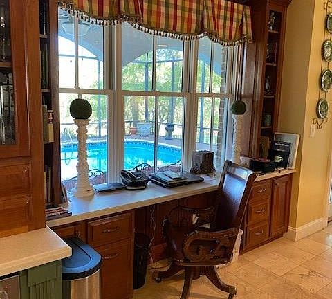 5th image of 61 Charleston Cir