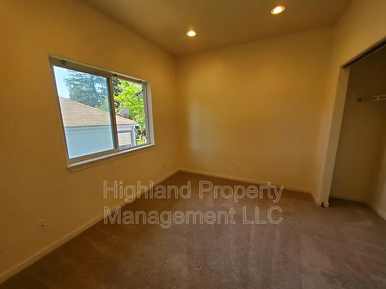 1247 NE Williams St — Photo 8