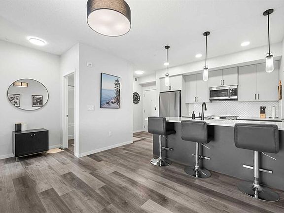 4th image of 33 E Carringham Gate NW #2213