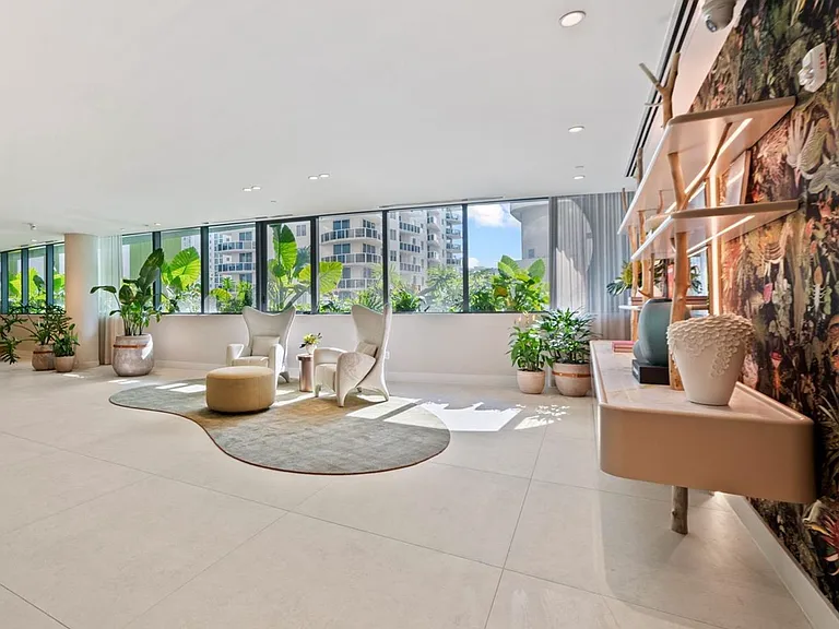 710 NE 29th St #206 — Photo 36