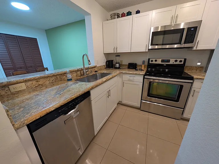 3705 SW 27th St #1117 — Photo 11