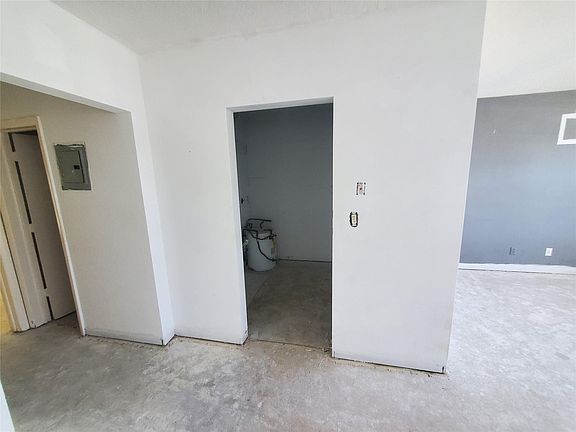 5th image of 2106 NE 56th Court #107