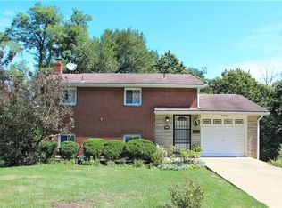 562 Lucia Dr, Pittsburgh, PA 15221