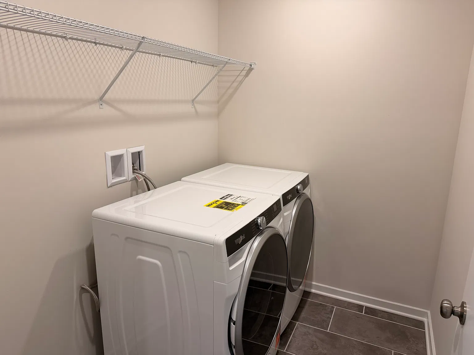 3 bed, 2.5 bath, 2445 sqft, $3,190 — Photo 3