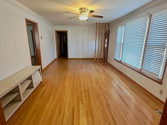 3rd image of 1329 Winthorne Dr