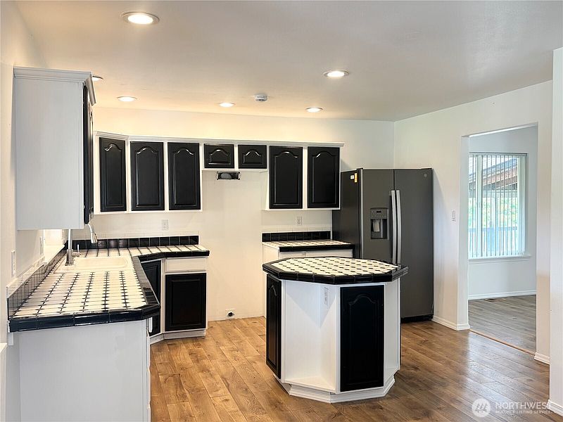 3rd image of 2261 Pleasant Hill Road