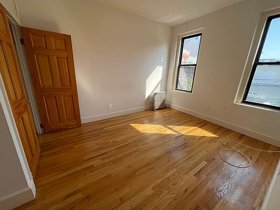 4th image of 22-82 31st St #2R