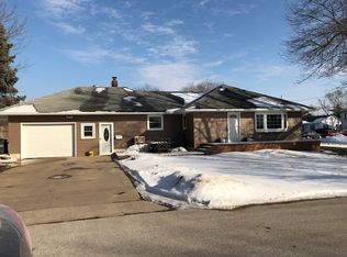 202 NW 11th Ave, Aledo, IL 61231
