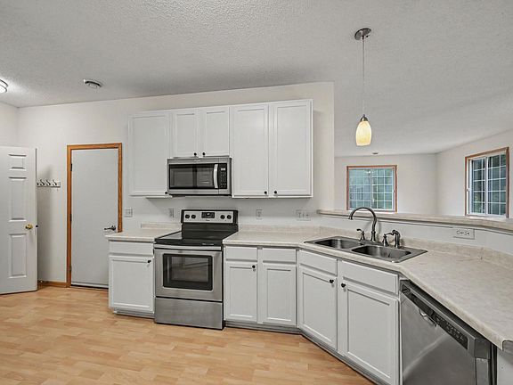 3rd image of 292 Tamarack Trl #808