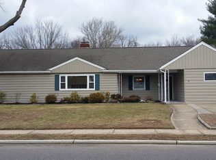8 Macon Dr, Hamilton, NJ 08619