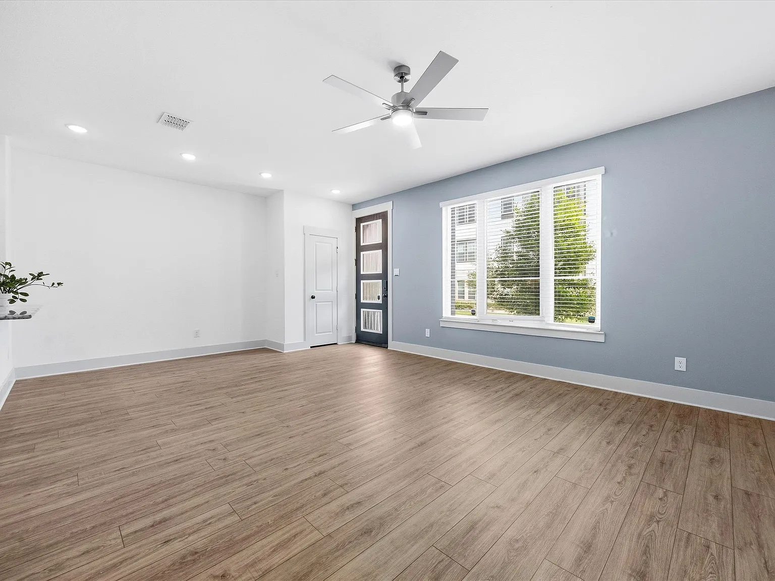 3 bed, 2.5 bath, 1675 sqft, $2,800 — Photo 3