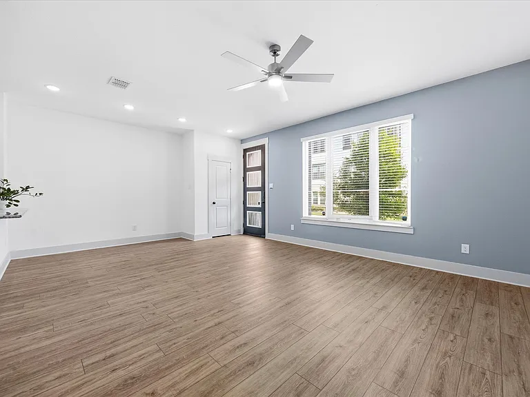 818 Trace Hawk Ln — Photo 1