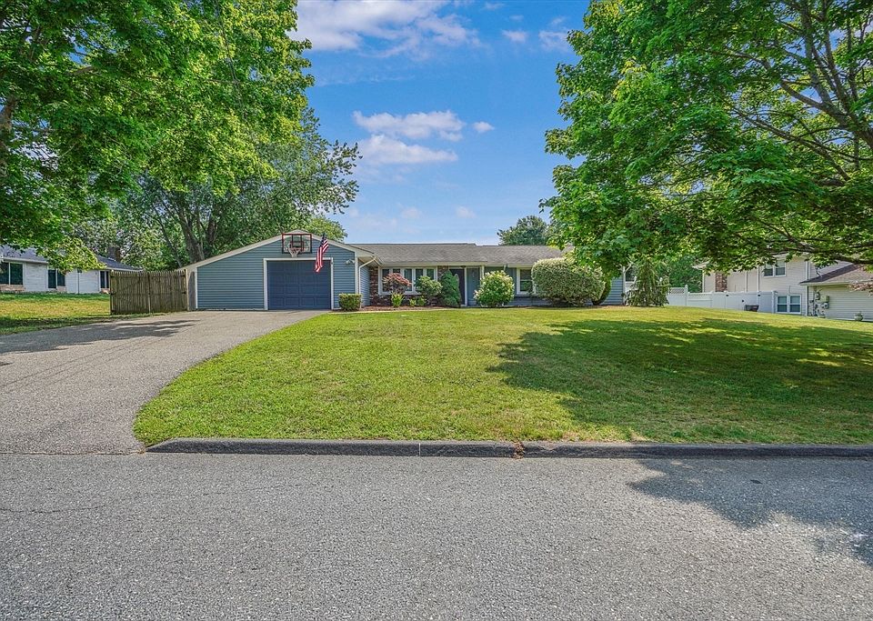 1st image of 10 Topaz Ln