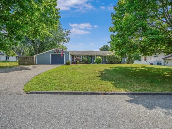 10 Topaz Ln, Dartmouth, MA 02747