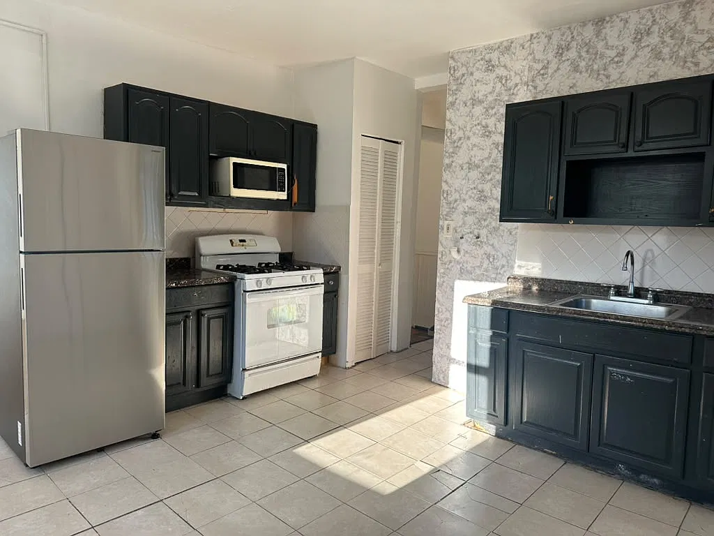 3 bed, 1200 sqft, $1,795 — Photo 1