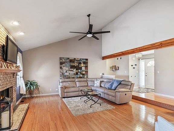 5th image of 110 White Pine Ln