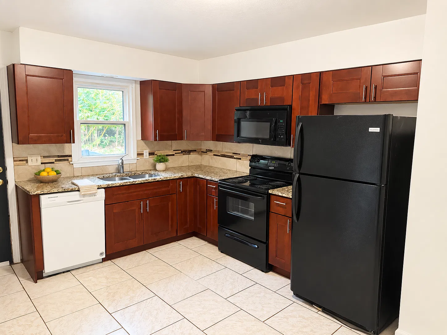3 bed, 1236 sqft, $1,750 — Photo 3
