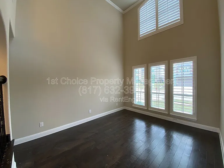 927 Bentley Dr — Photo 7