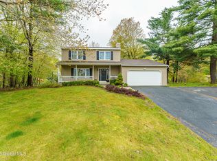 16 Shannon Ct, West Sand Lake, NY 12196