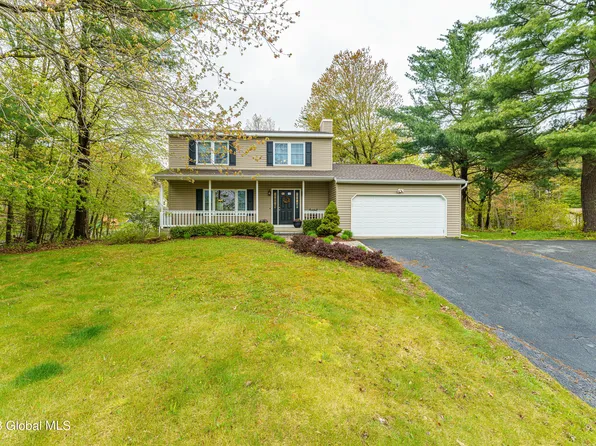 16 Shannon Court, West Sand Lake, NY 12196