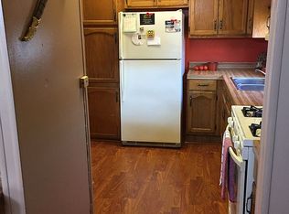 32 Swan Ln, Beecher, IL 60401