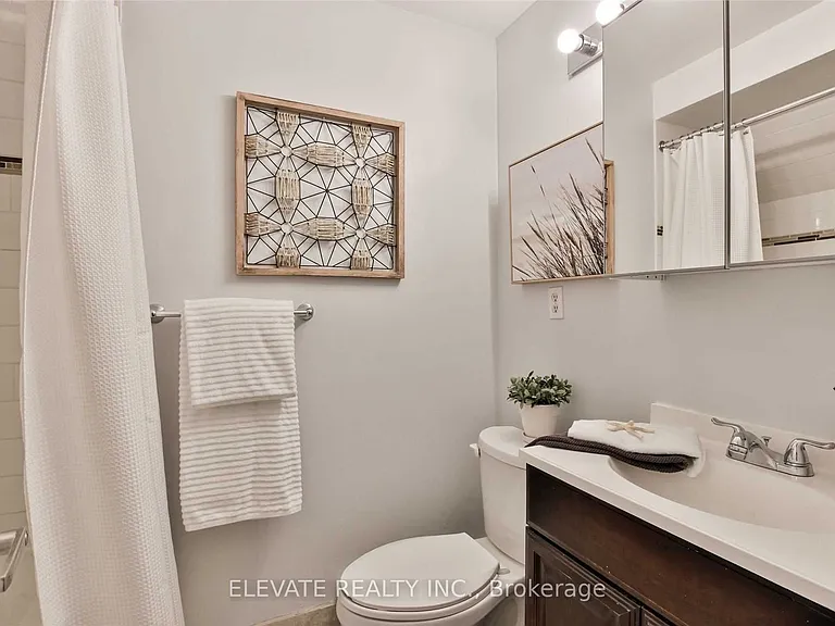 2131 Dufferin St — Photo 25