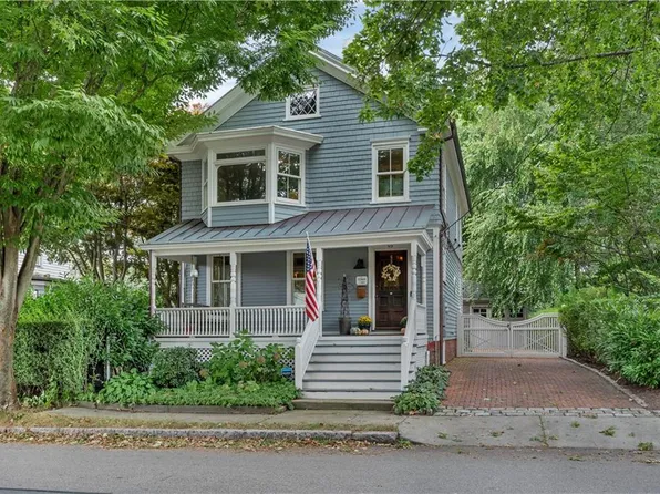 89 Gibbs Ave, Newport, RI 02840
