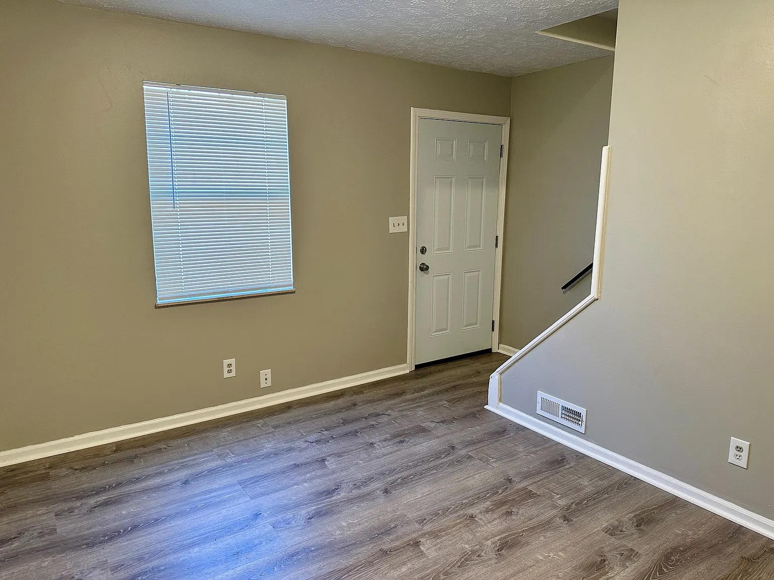 2 bed, 600 sqft, $700 — Photo 4