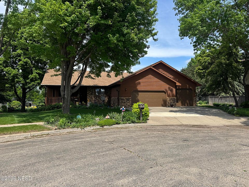 1st image of 1623 Hillcrest Dr
