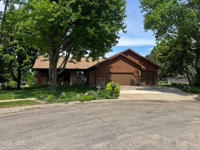 1623 Hillcrest Dr, Watertown, SD, 57201