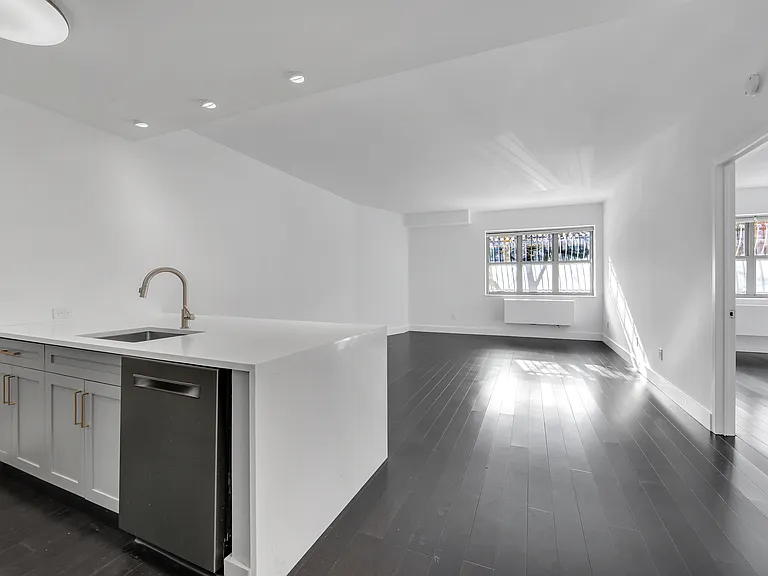 516 W 47th St #S1B — Photo 4