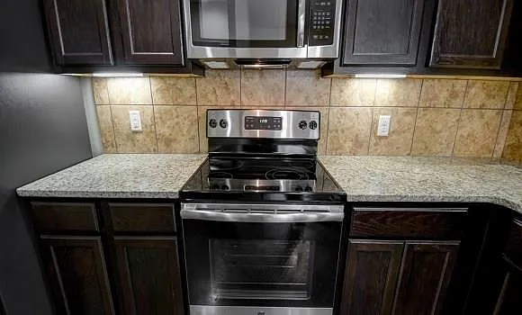 3 bed, 2.0 bath, 1372 sqft, $1,525 — Photo 4