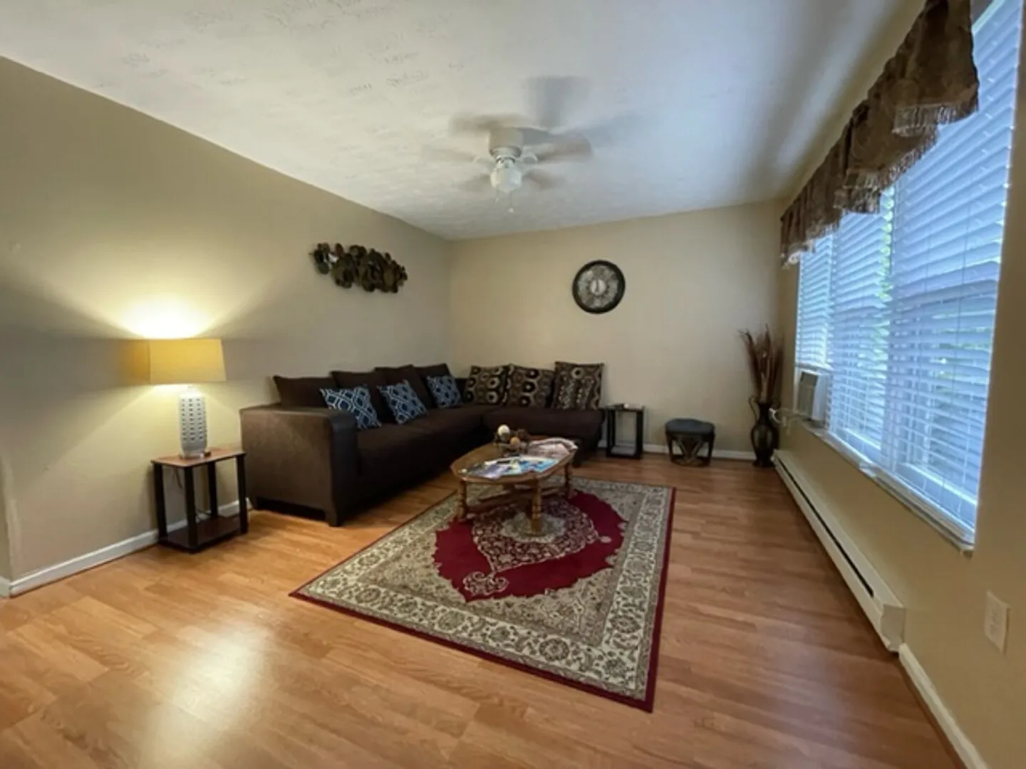 Liberty House: A Beautiful 3 Bedroom Bungalow Close To A Park — Photo 2