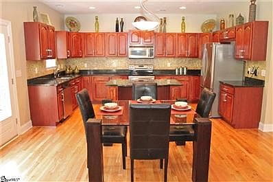 5th image of 200 Woodland Creek Way