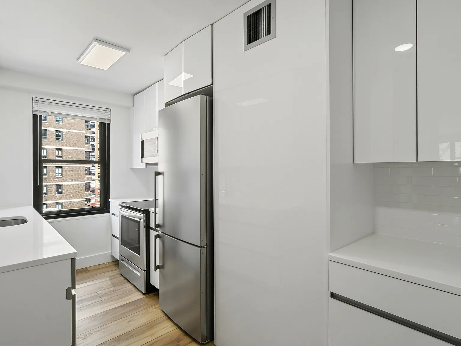 330 West 58th Street — Photo 3