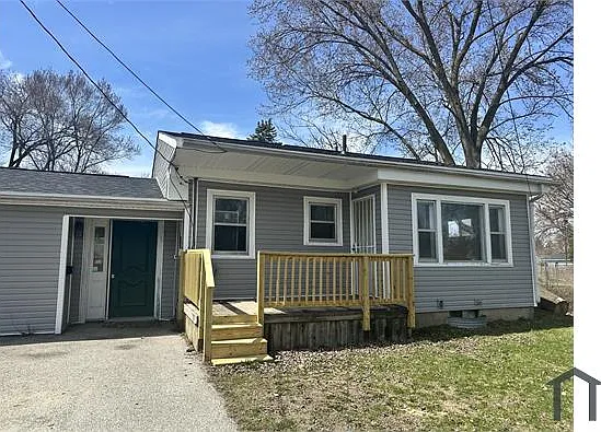 2215 Durand St — Photo 1