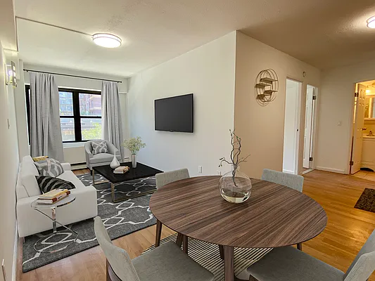 Rented by R New York | media 6